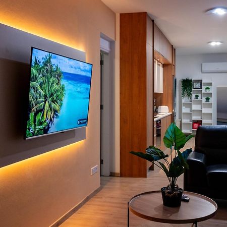 Earth Apartment Larnaca Dış mekan fotoğraf