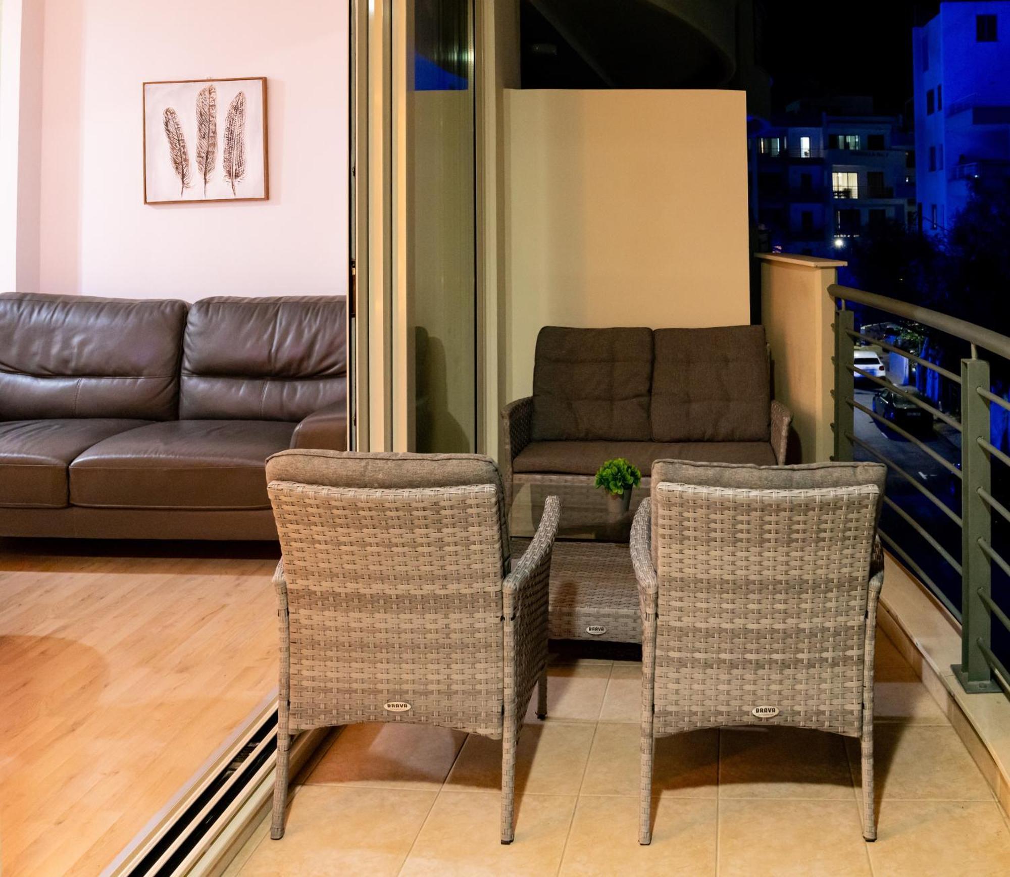 Earth Apartment Larnaca Dış mekan fotoğraf